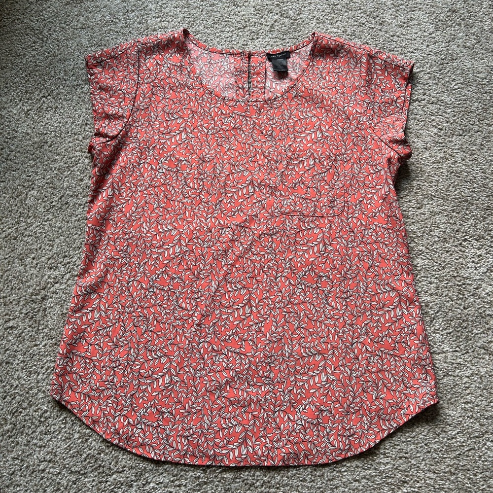 Ann Taylor Loose Fitting Floral Pink Blouse Size M